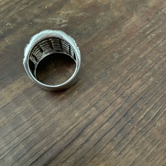 Premier ring - Picture 3 of 3